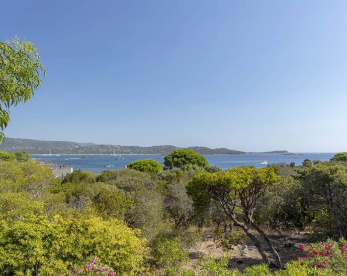 Porto-Vecchio, Domaine de Cala Rossa, villa 5 chambres, très belle vue mer, plage à 100 m