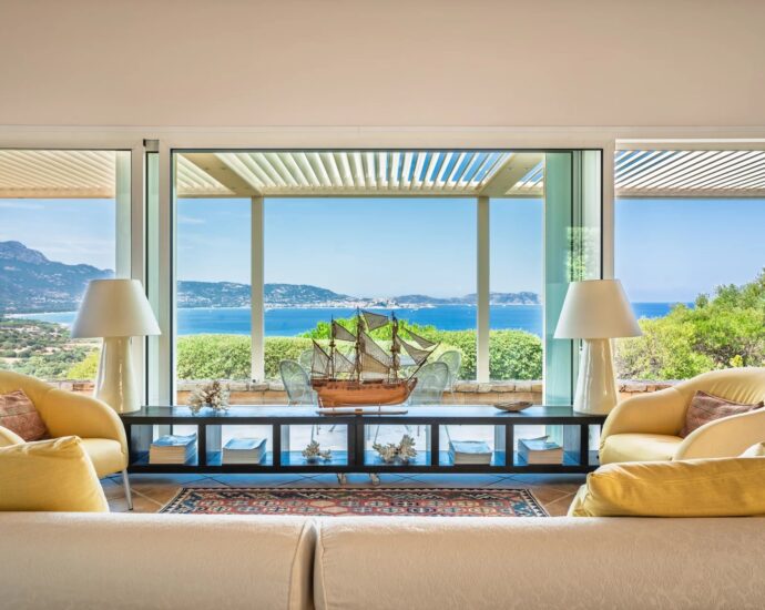 Lumio, Villa 4 chambres, piscine, vue panoramique mer et montagnes, plage à pied