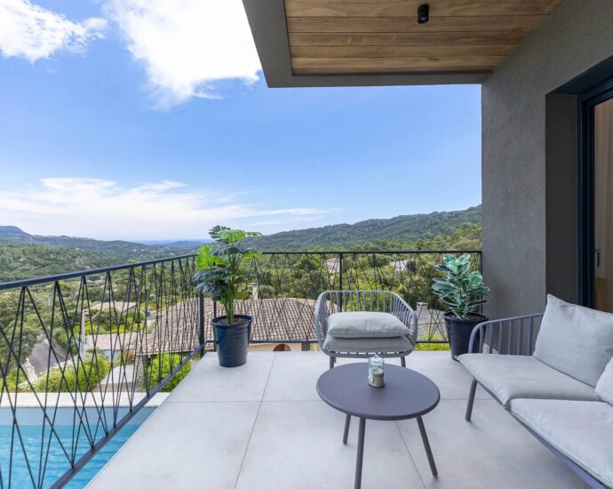 Sainte lucie de Porto Vecchio – Architect-Designed Villa – 4 Bedrooms – Swimming Pool – Mountain Views – Sea Glimpse