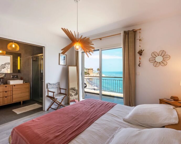 Cap Corse, San-Martino-di-Lota, Appartement Duplex,  4 chambres, résidence pied dans l’eau, vue mer panoramique, plage à pied