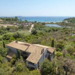 Porto-Vecchio, Palombaggia, Ensemble de deux villas à rénover, vue mer, plage à pied