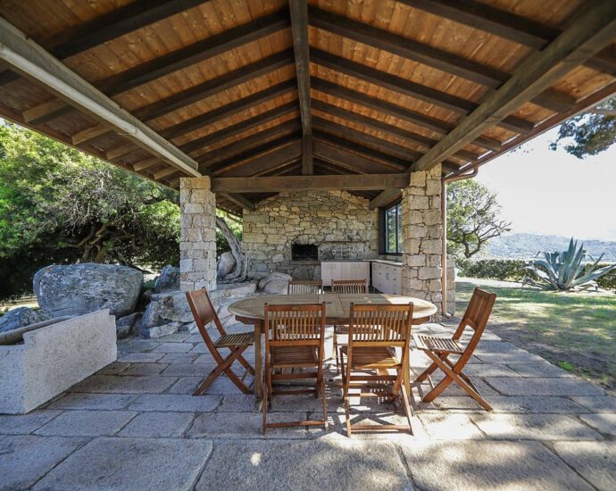 Nord d&rsquo;Ajaccio, Tiuccia, villa, 5 chambres, piscine, vue mer panoramique, plage à pied