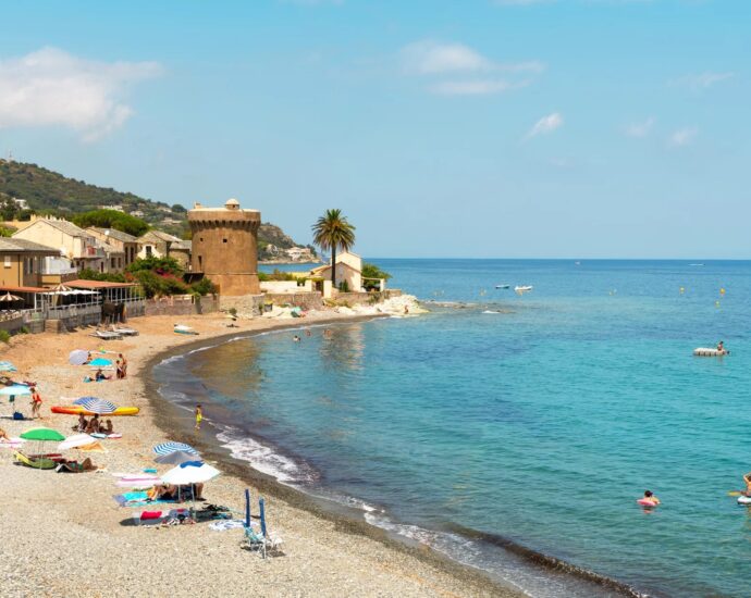 Cap Corse, San-Martino-di-Lota, Appartement Duplex,  4 chambres, résidence pied dans l’eau, vue mer panoramique, plage à pied