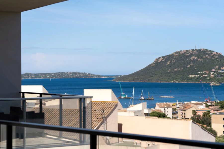 Porto-Vecchio, appartement contemporain, 3 chambres, vue mer, proche plage, piscine