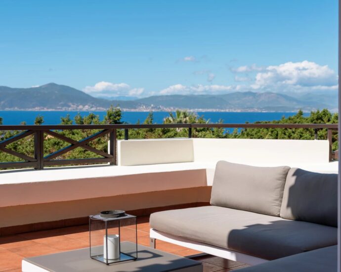 Coti-Chiavari, Villa 6 chambres, piscine, vue mer, plage à pied