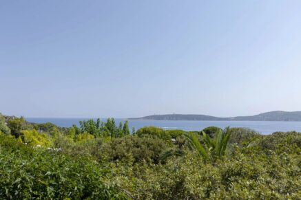 Exclusivité, Domaine de Cala Rossa, villa à rénover avec vue sur la mer, plage à pied