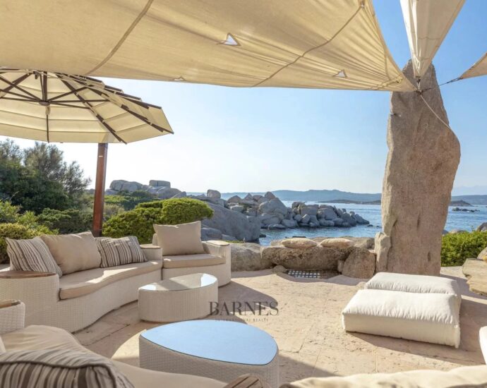 Ile de Cavallo – Propriété d&rsquo;exception – Pieds dans l&rsquo;eau – crique d&rsquo;accostage privée – jardin méditerranéen – 9 chambres