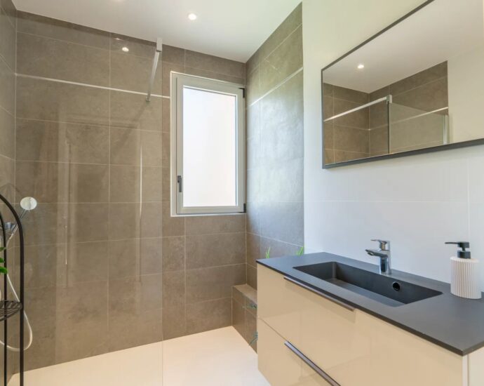 Exclusivité, Ajaccio, Route des Sanguinaires, Appartement vue mer panoramique, terrasse, une chambre, plage à pied