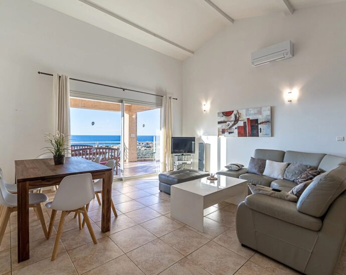 Corbara, Marine de Davia, villa 3 chambres, piscine, vue mer panoramique, plage à pied