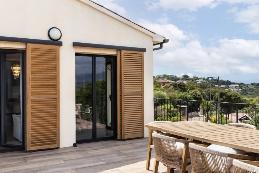 Porto-Vecchio, penthouse contemporain vue mer, 3 chambres, terrasses, garage, proche plage