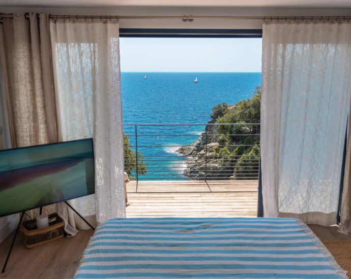 Cap Corse, Erbalunga, waterfront villa with private cove, direct sea access,7 Bedrooms, infinity Pool