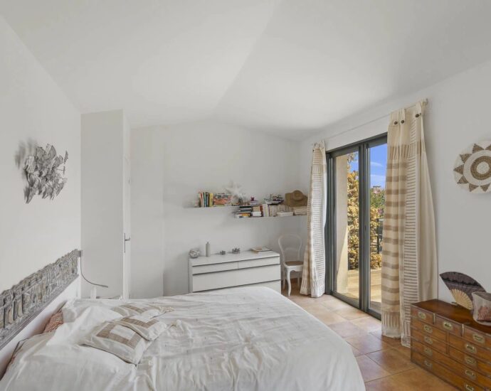Exclusivité, Domaine de Cala Rossa, villa à rénover avec vue sur la mer, plage à pied