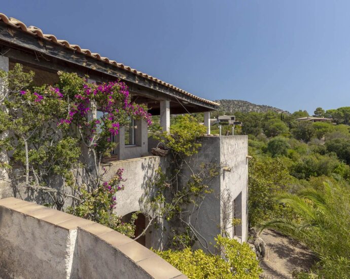 Porto-Vecchio, Palombaggia, Ensemble de deux villas à rénover, vue mer, plage à pied