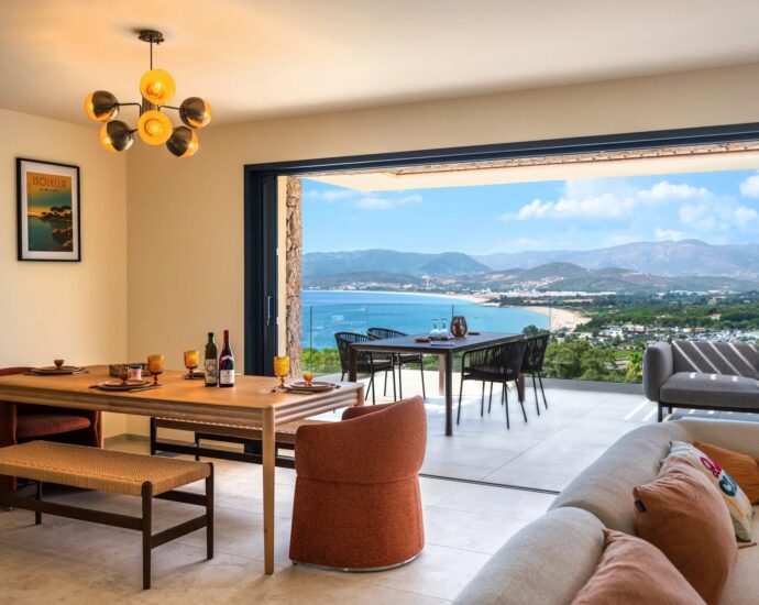 Rive Sud d&rsquo;Ajaccio, Porticcio, Villa neuve vue mer, 4 chambres, piscine, proche plage