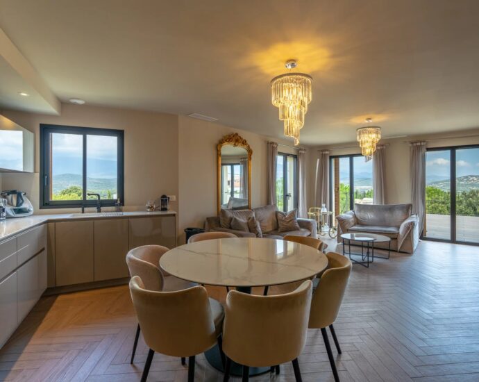 Porto-Vecchio, penthouse contemporain vue mer, 3 chambres, terrasses, garage, proche plage