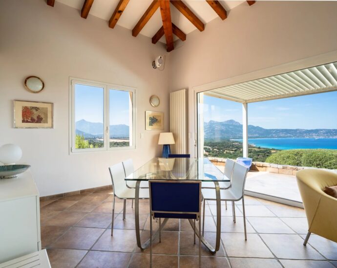 Lumio, Villa 4 chambres, piscine, vue panoramique mer et montagnes, plage à pied