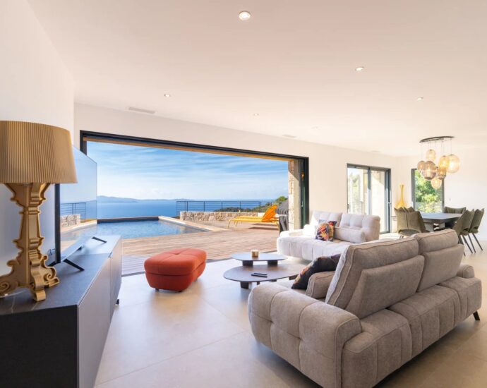 Ajaccio, Salario, Contemporary villa with panoramic sea views, high-end features, 4 suites, swimming pool, close to the beach
