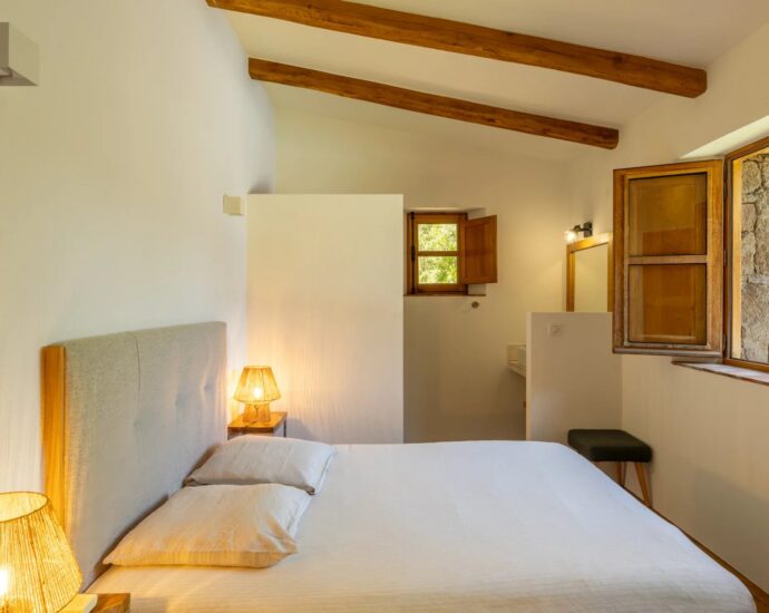 Produit rare : Bergerie d&rsquo;architecte neuve avec quatre chambres et une piscine à Porto-Vecchio