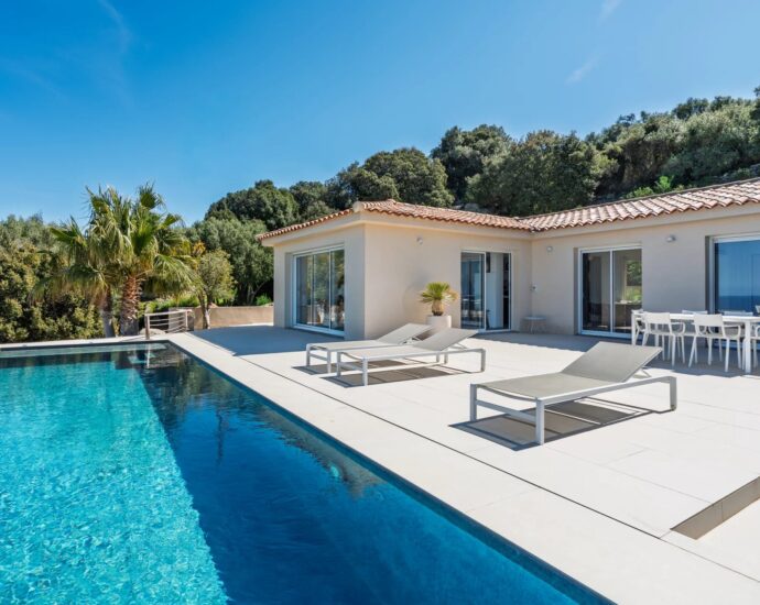 Corbara, villa 4 chambres, piscine à débordement, vue mer imprenable, proche plage