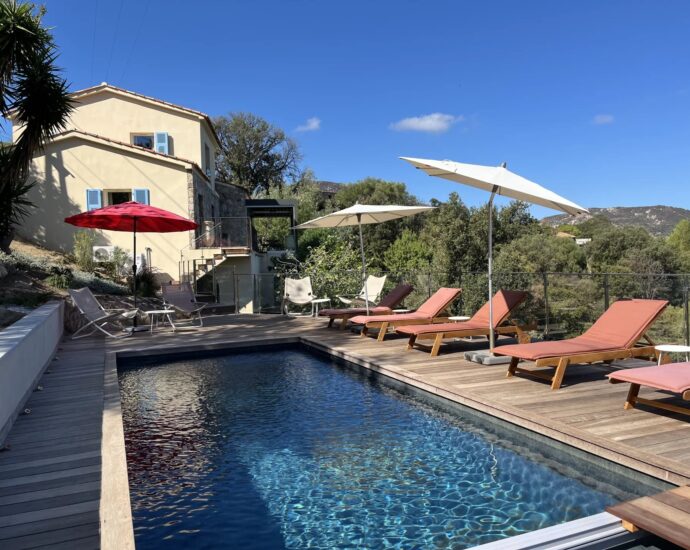 Aregno, proche L&rsquo;Ile Rousse, Villa 3 chambres, piscine, vue panoramique, proche plage