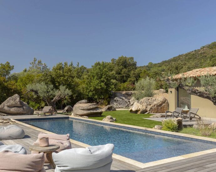 Araggio, Near Porto-Vecchio, Stone Architect-Designed Villa, 4 Bedrooms, Swimming Pool, Expansion Potential, Close to Beaches