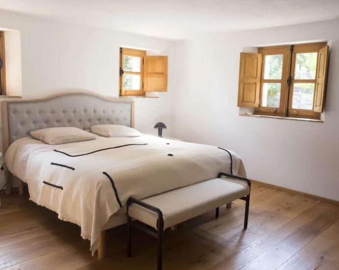 Rare offering: newly built architect-designed bergerie with three bedrooms and a pool in Porto-Vecchio