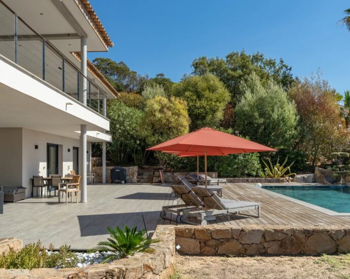Exclusivité, Pinarello, Villa vue mer, 4 chambres, piscine, plage à pied