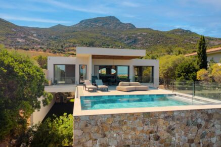 Exclusivité, Calvi, Villa d’architecte avec vue mer, 5 chambres, piscine chauffée, proche plage