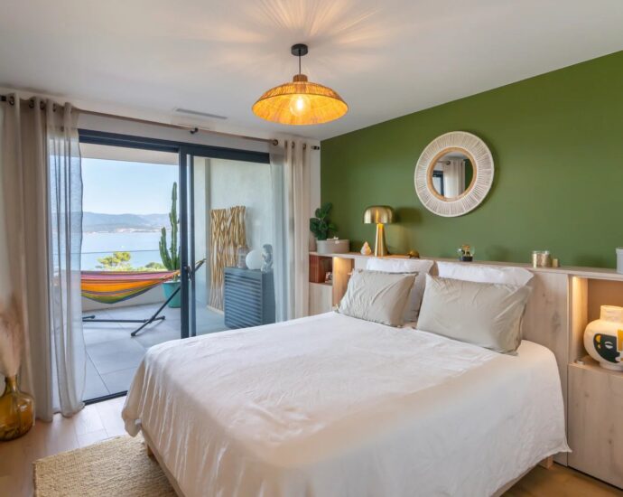 Exclusivité, Porticcio, appartement vue mer panoramique, 2 chambres, terrasse, parking, plage à pied