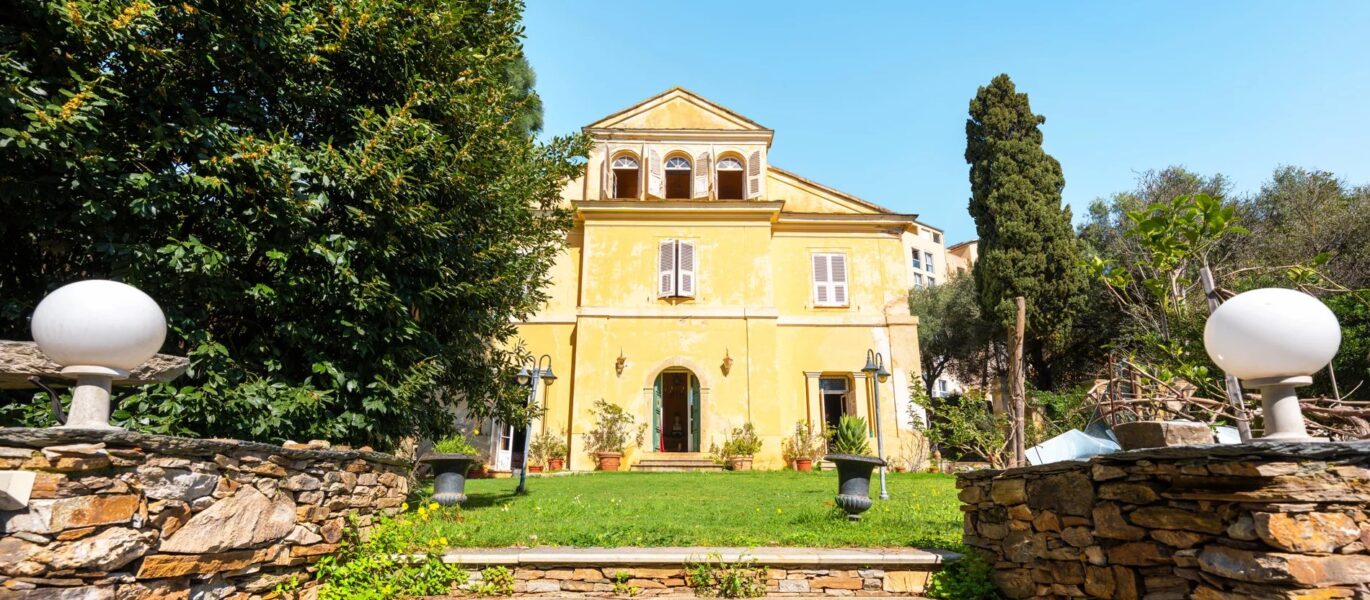 Bastia, Mansion, 4 bedrooms, swimming pool, close to the city center