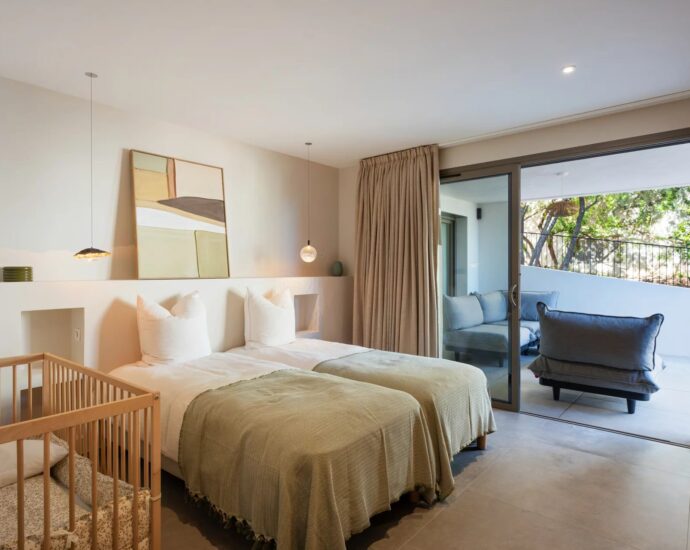 Exclusivité, Calvi, Villa d’architecte avec vue mer, 5 chambres, piscine chauffée, proche plage
