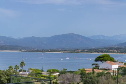 Exclusivité, Porticcio, appartement vue mer panoramique, 2 chambres, terrasse, parking, plage à pied