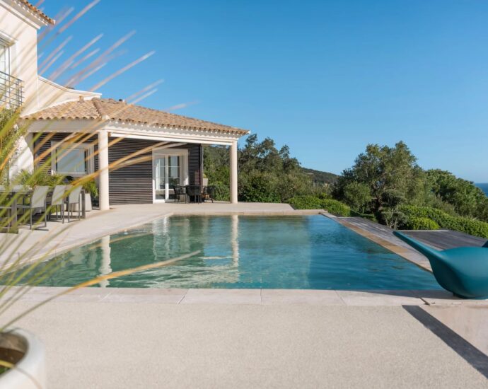 Cap Corse, Erbalunga, villa vue mer panoramique, piscine à débordement chauffée, proche Bastia