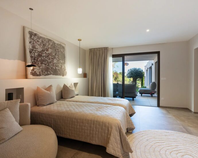 Exclusivité, Calvi, Villa d’architecte avec vue mer, 5 chambres, piscine chauffée, proche plage