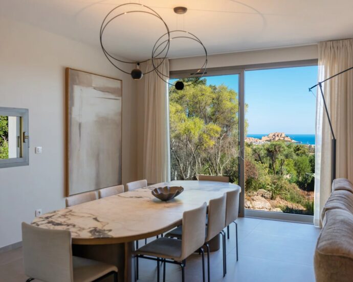 Exclusivité, Calvi, Villa d’architecte avec vue mer, 5 chambres, piscine chauffée, proche plage