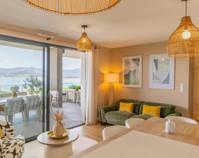 Exclusivité, Porticcio, appartement vue mer panoramique, 2 chambres, terrasse, parking, plage à pied