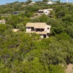 Exclusif, Porto-Vecchio, Domaine de Cala Rossa, villa à rénover avec vue mer et plage à pieds