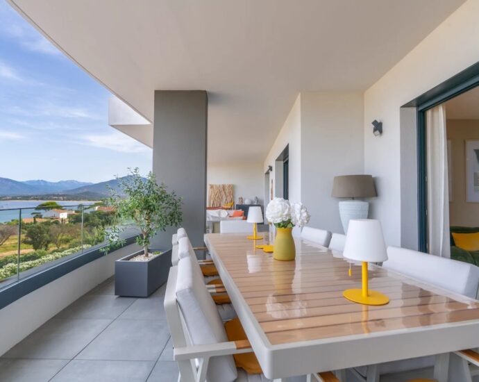 Exclusivité, Porticcio, appartement vue mer panoramique, 2 chambres, terrasse, parking, plage à pied