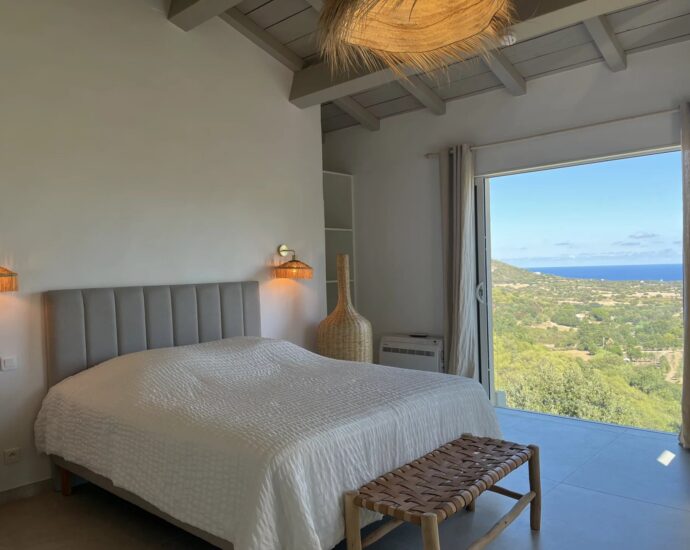 Aregno, proche L&rsquo;Ile Rousse, Villa 3 chambres, piscine, vue panoramique, proche plage