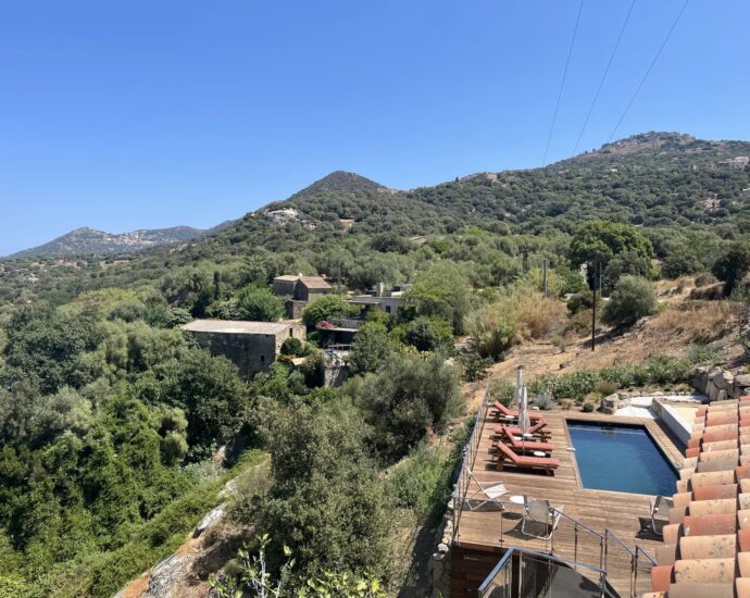 Aregno, proche L&rsquo;Ile Rousse, Villa 3 chambres, piscine, vue panoramique, proche plage
