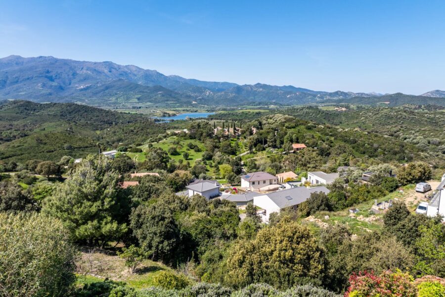 Oletta, architect-designed villa, 5 bedrooms, swimming pool, panoramic sea and mountain views, close to the beach
