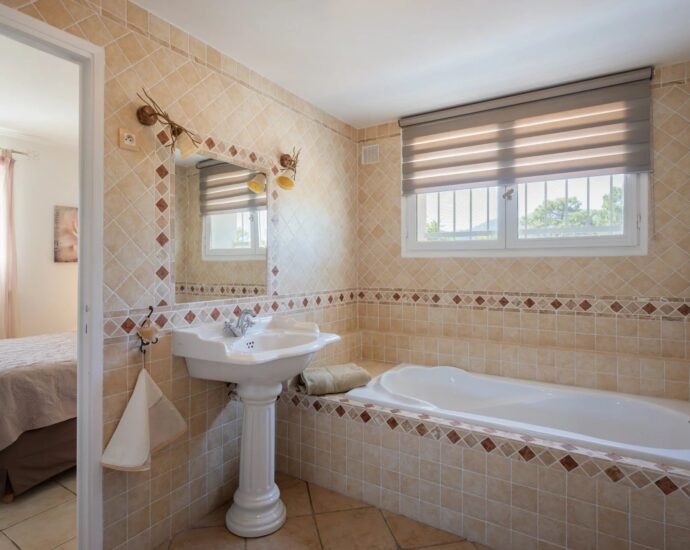 Biguglia, proche Bastia, Villa plage à pied, 4 chambres, vue dégagées sur les montagnes