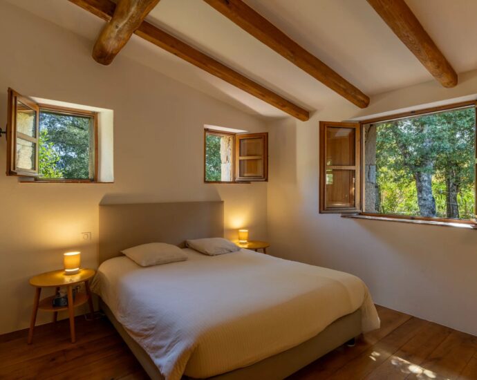 Produit rare : Bergerie d&rsquo;architecte neuve avec quatre chambres et une piscine à Porto-Vecchio