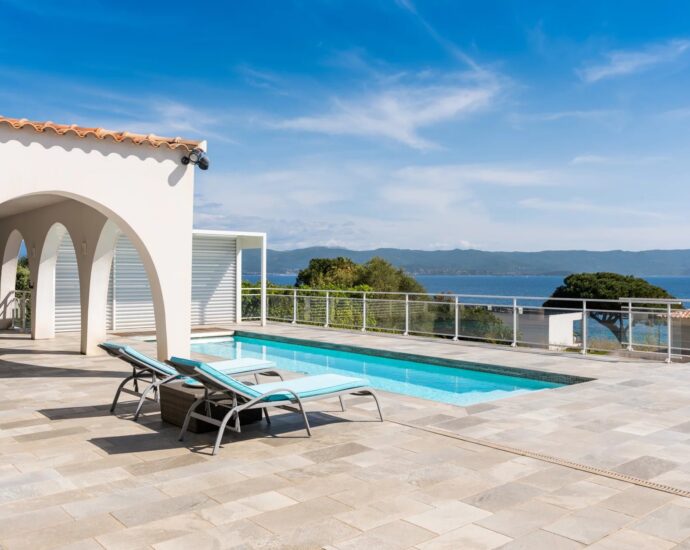 Ajaccio, Route des Sanguinaires, Villa vue mer panoramique, 4 chambres, piscine , plage à pied