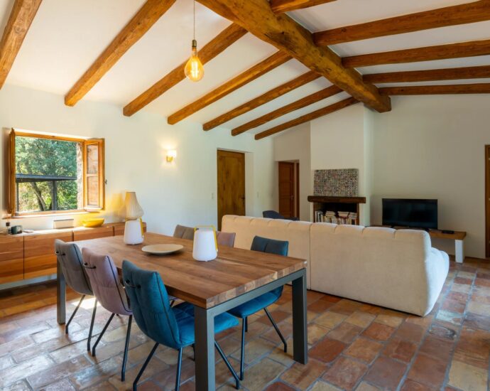 Produit rare : Bergerie d&rsquo;architecte neuve avec quatre chambres et une piscine à Porto-Vecchio