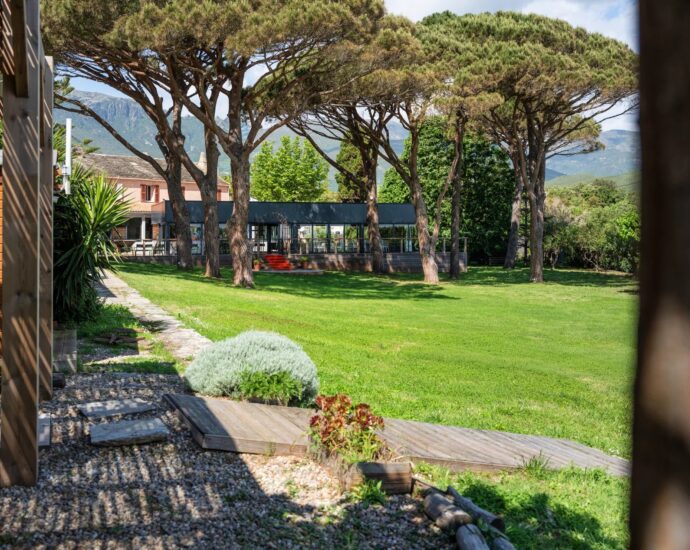Cap Corse, Sisco, private waterfront estate, 4 units and direct access