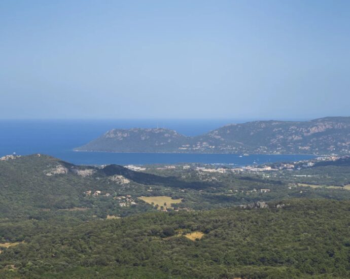 Porto-Vecchio, 3 villas, 7 chambres, piscine, vue mer et montagnes, proche plage