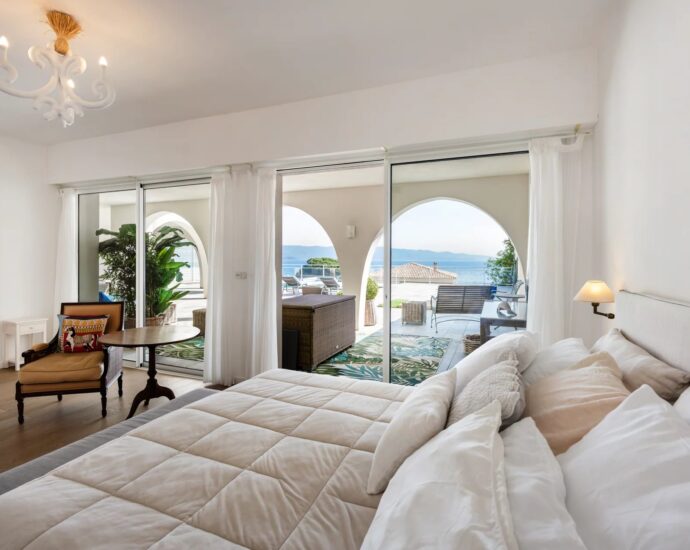 Ajaccio, Route des Sanguinaires, Villa vue mer panoramique, 4 chambres, piscine , plage à pied
