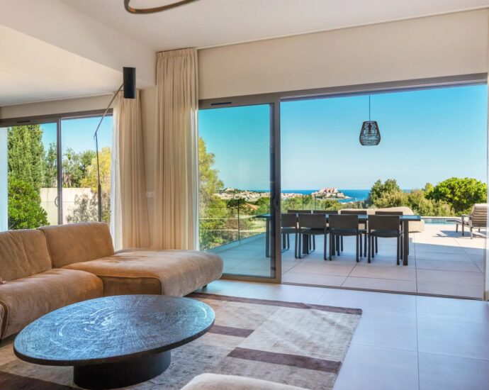Exclusivité, Calvi, Villa d’architecte avec vue mer, 5 chambres, piscine chauffée, proche plage