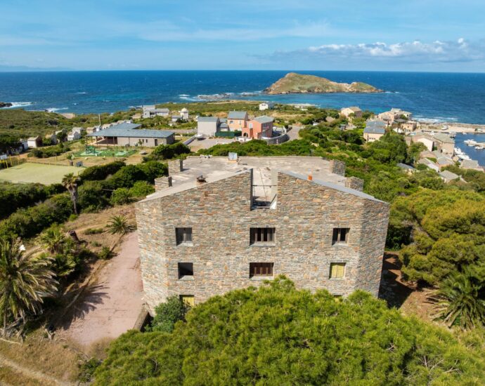 Cap Corse, Centuri, character property, sea view, 30 rooms, landscaped grounds, close to the beach